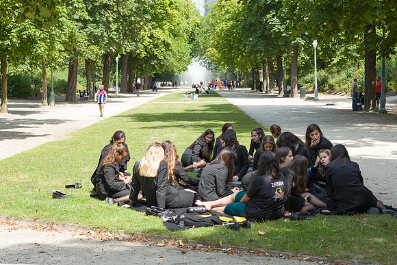 Schoolgirls, Parc de Bruxelles, belgium