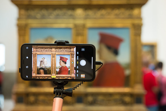 Smartphone Reproduction of the Duke and Duchess of Urbino by Pie