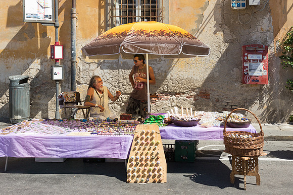 Street Trader, Pisa, Italy